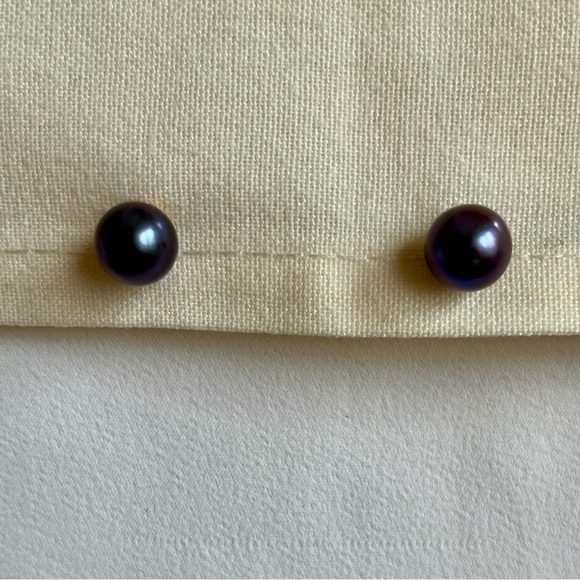 Cultured Black Tahitian Pearl Earrings - Picture 2 of 16